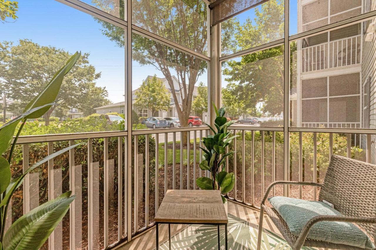 At Bay Crossing --- 34682 Cir, Unit #4105 Apartment *
